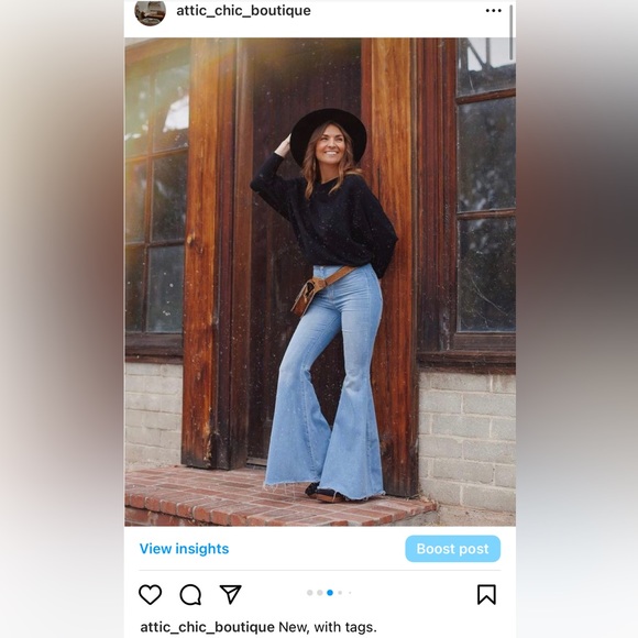 Free people just float on flares - Picture 2 of 5